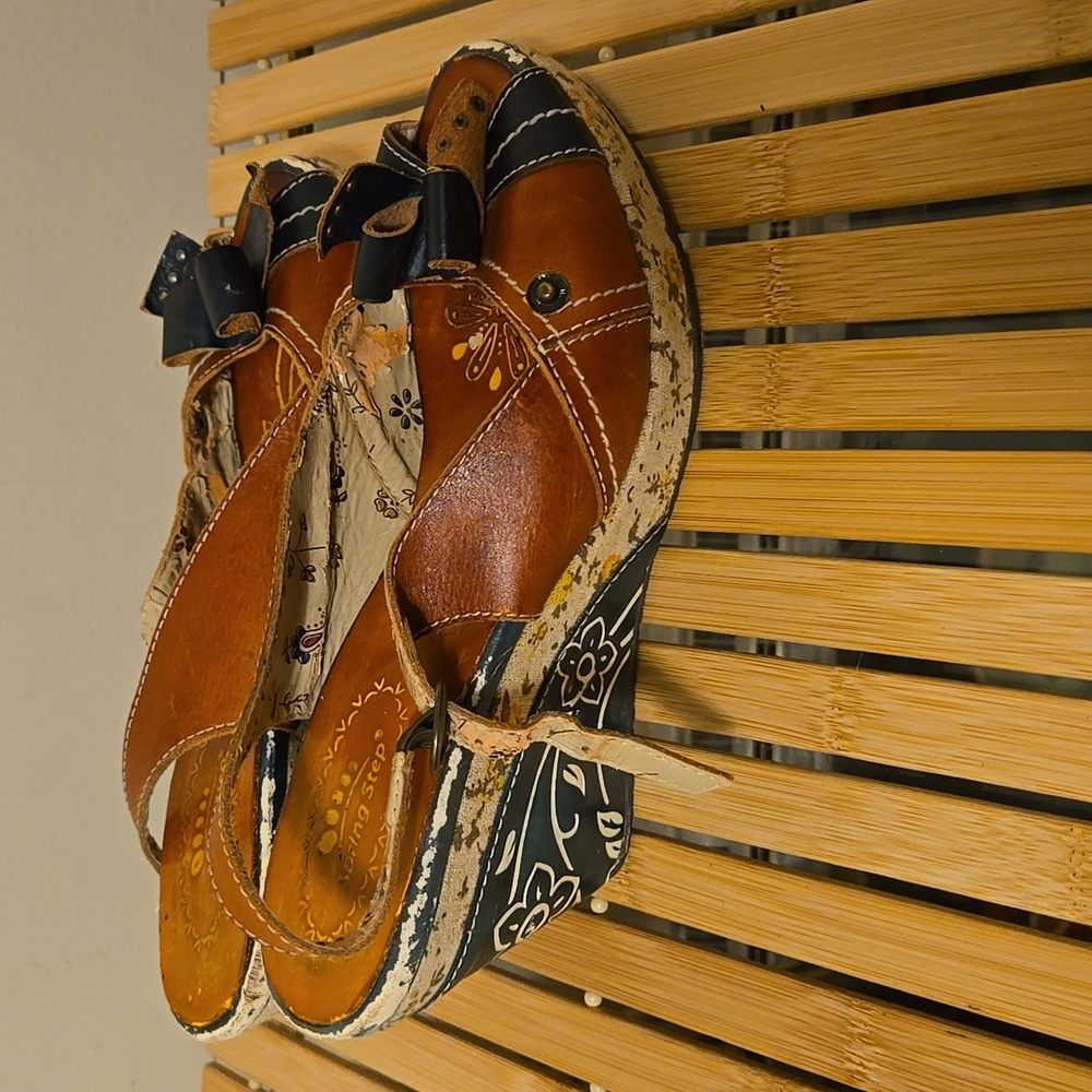Spring step leather wedges with navy bows - Picture 2 of 7